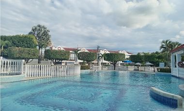 Casa de 2 Pisos con Jacuzzi en Condominio – Flandes