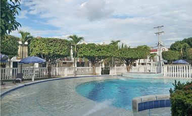 Casa de 2 Pisos con Jacuzzi en Condominio – Flandes