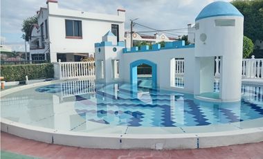 Casa de 2 Pisos con Jacuzzi en Condominio – Flandes