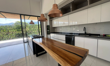 Casa campestre en condominio para arriendo en Combia, Pereira!!!