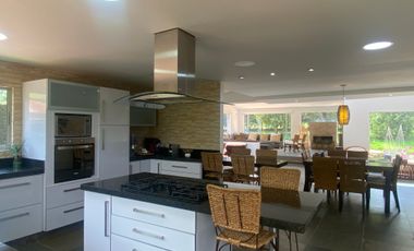 Venta y/o arriendo  casa campestre 356m2 en un solo nivel más altillo