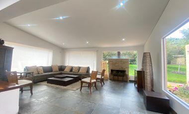 Venta y/o arriendo  casa campestre 356m2 en un solo nivel más altillo