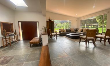 Venta y/o arriendo  casa campestre 356m2 en un solo nivel más altillo