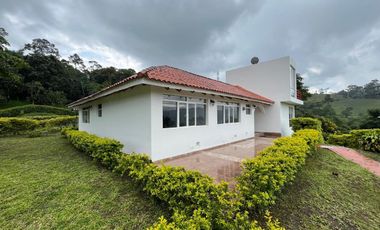 🌿 Hermosa casa ubicada entre La Gran Vía y La Mesa en Cundinamarca, vereda Guayabal, Ideal para descanso, rodeado de naturaleza, excelente inversión.