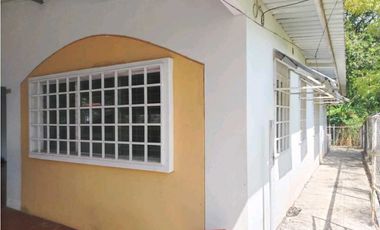 SE ALQUILA AMPLICA CASA EN SANTIAGO