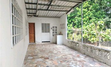 SE ALQUILA AMPLICA CASA EN SANTIAGO
