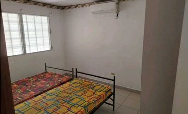 SE ALQUILA AMPLICA CASA EN SANTIAGO