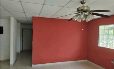 SE ALQUILA AMPLICA CASA EN SANTIAGO