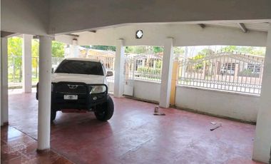 SE ALQUILA AMPLICA CASA EN SANTIAGO