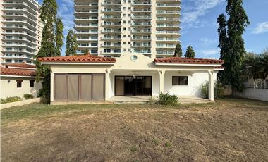 Casa en venta amoblada en PH Vista Mar, San Carlos
