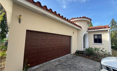 Casa en venta amoblada en PH Vista Mar, San Carlos