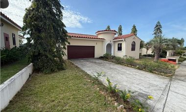 Casa en venta amoblada en PH Vista Mar, San Carlos