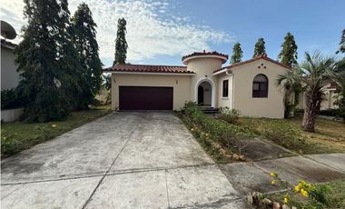 Casa en venta amoblada en PH Vista Mar, San Carlos