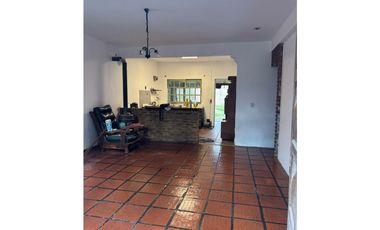 Alquilo casa en Paso del Rey  por Acceso Oeste