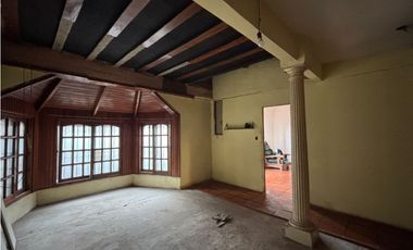Alquilo casa en Paso del Rey  por Acceso Oeste