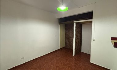 Alquilo casa en Paso del Rey  por Acceso Oeste