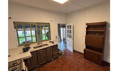 Alquilo casa en Paso del Rey  por Acceso Oeste