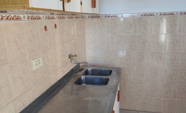 Departamento en alquiler c/ cochera en Concordia