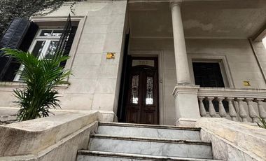 Casa en venta con jardin y pileta 7 ambientes en la mejor zona de Olivos