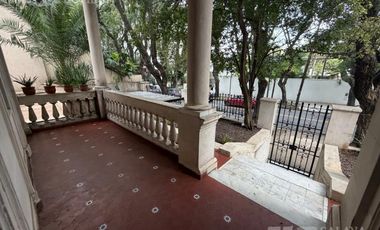 Casa en venta con jardin y pileta 7 ambientes en la mejor zona de Olivos
