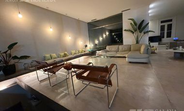 Casa en venta con jardin y pileta 7 ambientes en la mejor zona de Olivos