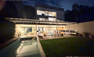 Casa en venta con jardin y pileta 7 ambientes en la mejor zona de Olivos