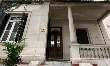 Casa en venta con jardin y pileta 7 ambientes en la mejor zona de Olivos