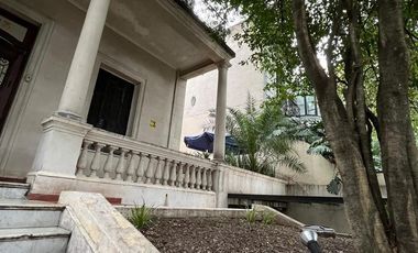 Casa en venta con jardin y pileta 7 ambientes en la mejor zona de Olivos