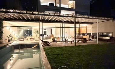 Casa en venta con jardin y pileta 7 ambientes en la mejor zona de Olivos