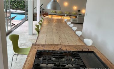 Casa en venta con jardin y pileta 7 ambientes en la mejor zona de Olivos