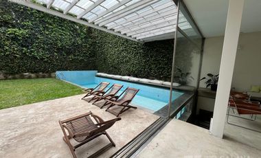 Casa en venta con jardin y pileta 7 ambientes en la mejor zona de Olivos
