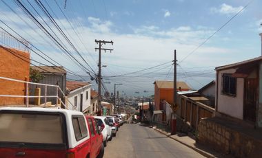 Se vende Pasaje Vista Hermosa 49 Cerro Yungay.