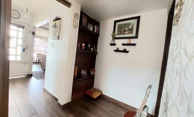“CASA  DE UN PISO, IDEAL PARA PERSONAS ADULTAS, RECIÉN REMODELADA, LISTA PARA HABITARLA”