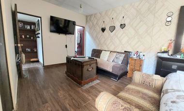 “CASA  DE UN PISO, IDEAL PARA PERSONAS ADULTAS, RECIÉN REMODELADA, LISTA PARA HABITARLA”