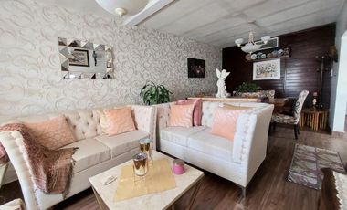 “CASA  DE UN PISO, IDEAL PARA PERSONAS ADULTAS, RECIÉN REMODELADA, LISTA PARA HABITARLA”