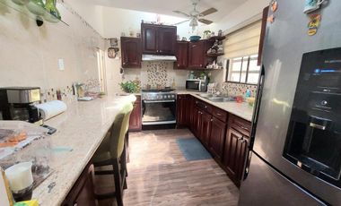 “CASA  DE UN PISO, IDEAL PARA PERSONAS ADULTAS, RECIÉN REMODELADA, LISTA PARA HABITARLA”