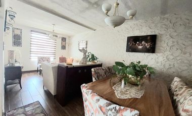 “CASA  DE UN PISO, IDEAL PARA PERSONAS ADULTAS, RECIÉN REMODELADA, LISTA PARA HABITARLA”