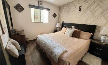 “CASA  DE UN PISO, IDEAL PARA PERSONAS ADULTAS, RECIÉN REMODELADA, LISTA PARA HABITARLA”