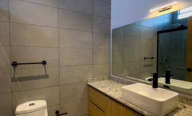 CASA EN VENTA 2 PLANTAS, 3 RECÁMARAS, 2.5 BAAÑOS, COCHERA PARA 2 AUTOS