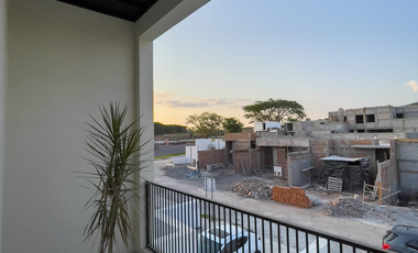CASA EN VENTA 2 PLANTAS, 3 RECÁMARAS, 2.5 BAAÑOS, COCHERA PARA 2 AUTOS