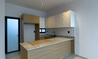 CASA EN VENTA 2 PLANTAS, 3 RECÁMARAS, 2.5 BAAÑOS, COCHERA PARA 2 AUTOS