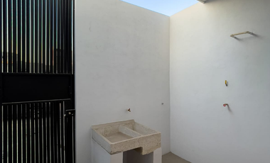 CASA EN VENTA 2 PLANTAS, 3 RECÁMARAS, 2.5 BAAÑOS, COCHERA PARA 2 AUTOS