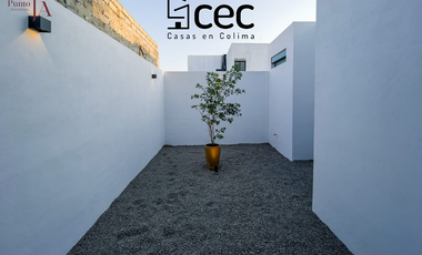 CASA EN VENTA 2 PLANTAS, 3 RECÁMARAS, 2.5 BAAÑOS, COCHERA PARA 2 AUTOS