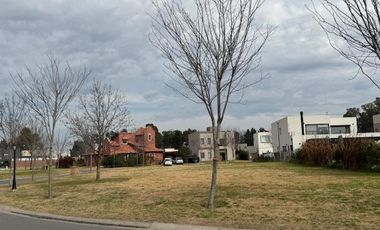 HERMOSO TERRENO EN VENTA EN EL BARRIO CERRADO SANTO TOMAS PILAR