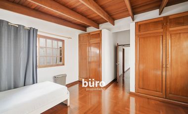 EXCELENTE CASA EN VENTA VISTA A PARQUE EN CONDOMINIO BRITANICO, TOMASAL, SURCO