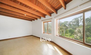 EXCELENTE CASA EN VENTA VISTA A PARQUE EN CONDOMINIO BRITANICO, TOMASAL, SURCO