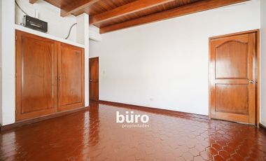 EXCELENTE CASA EN VENTA VISTA A PARQUE EN CONDOMINIO BRITANICO, TOMASAL, SURCO