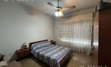 Venta Casa 3 ambientes con local, patio y cochera en Villa Dominico
