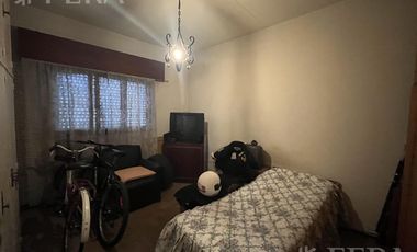 Venta Casa 3 ambientes con local, patio y cochera en Villa Dominico