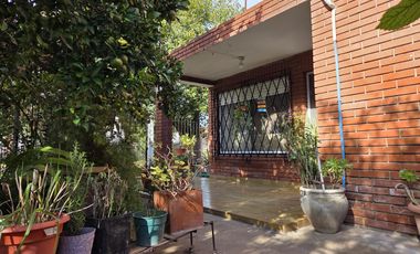 VENTA CASA 4 AMB. CON PARRILLA PATIO GARAGE Y DEPTO 3 AMB CON TERRAZA BALCÓN - APTA CRÉDITO - MORENO